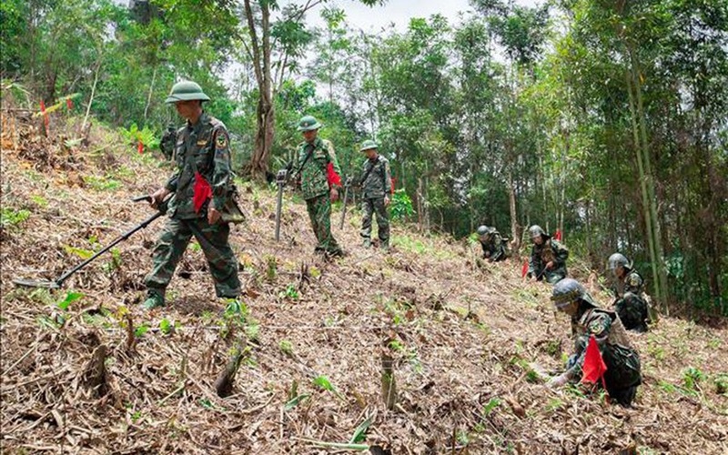 Nâng chế độ bồi dưỡng với người trực tiếp khảo sát, rà phá bom, mìn